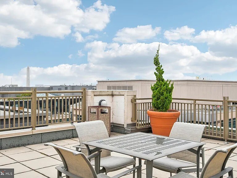 Building Photo - 915 E St NW