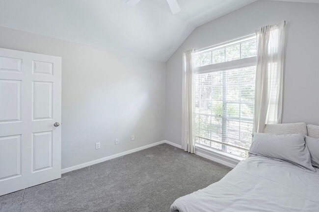 Building Photo - 11 E Sienna Pl