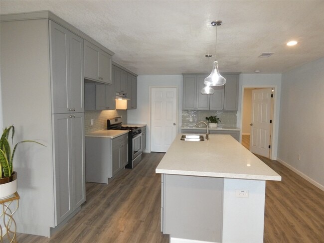 Building Photo - 8215 Canyon St