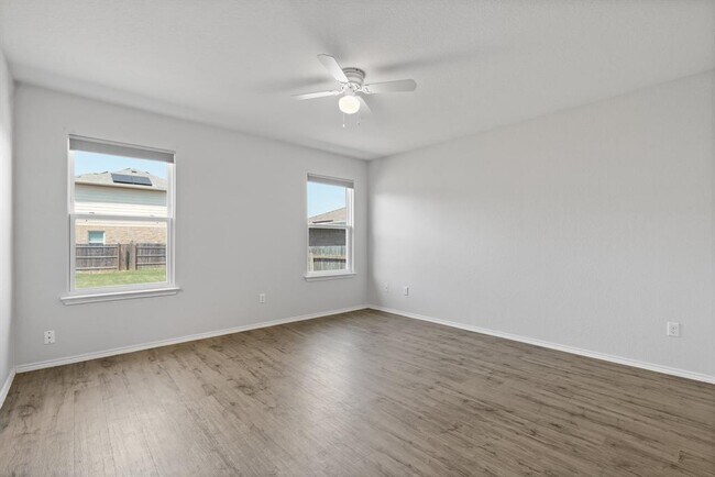 Building Photo - 5800 Maciver Dr