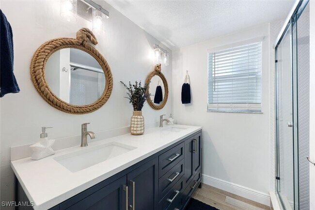 Building Photo - 824 Tanbark Dr