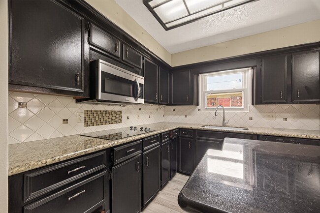 Building Photo - 7527 N Hollow Cir