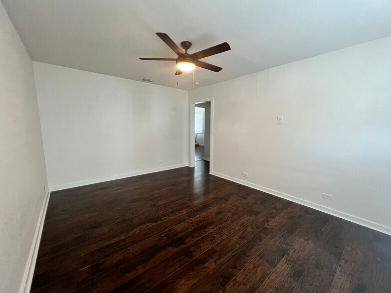 LIVING ROOM - 925 Donaldson Ave
