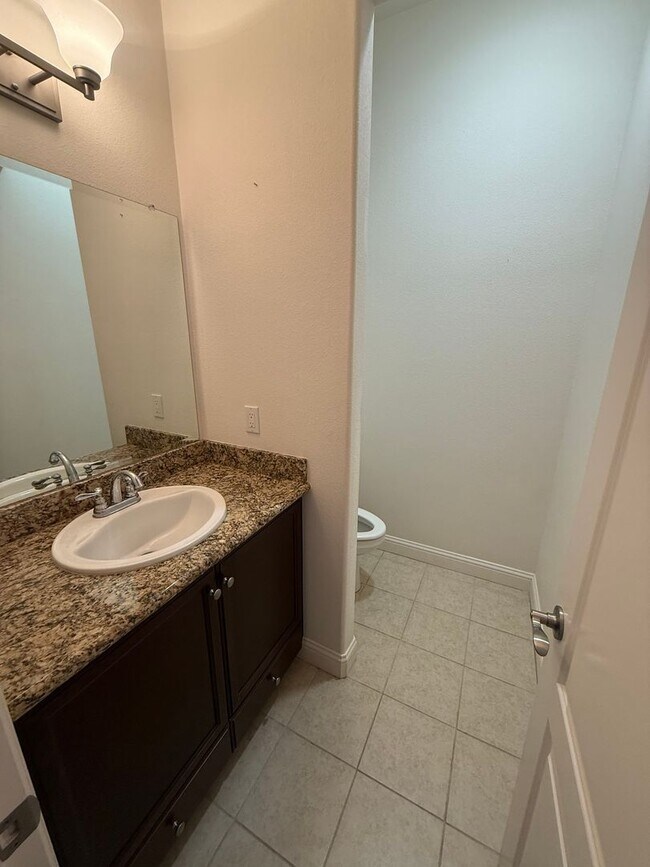 Building Photo - 955 Romneya Ln