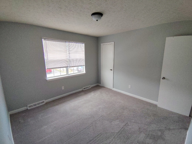 Building Photo - 74 Duiguid Dr