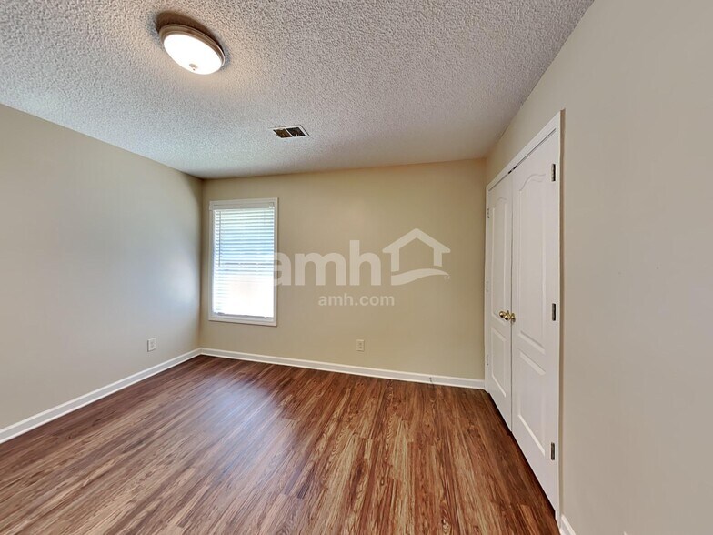 Building Photo - 230 Hunters Chase