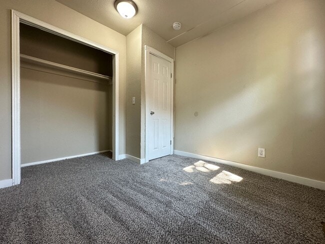 Building Photo - 2 Bedroom with Bonus Room Near Fairgrounds