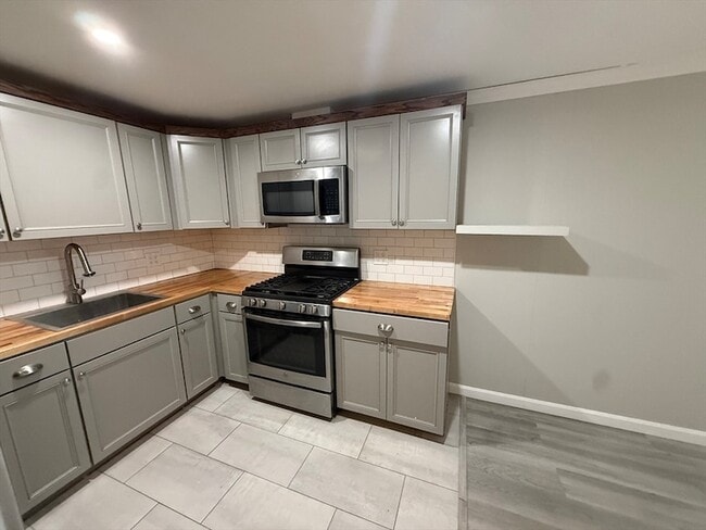 Building Photo - 176 Court St