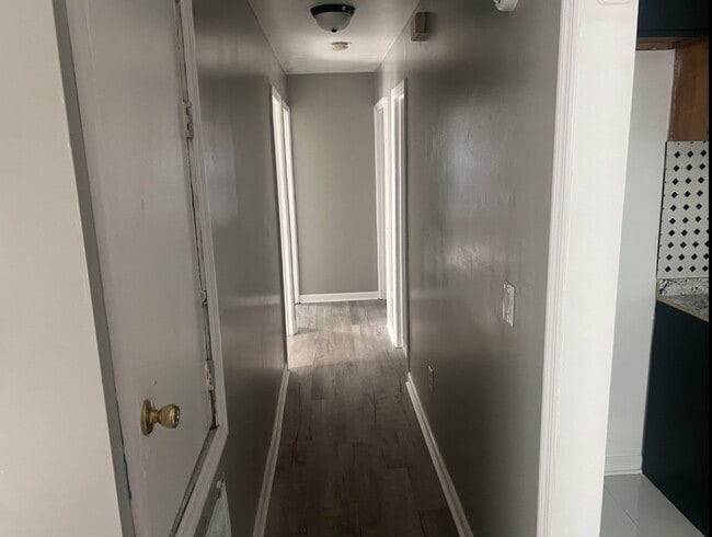 Building Photo - 3103 Lincoln Dr