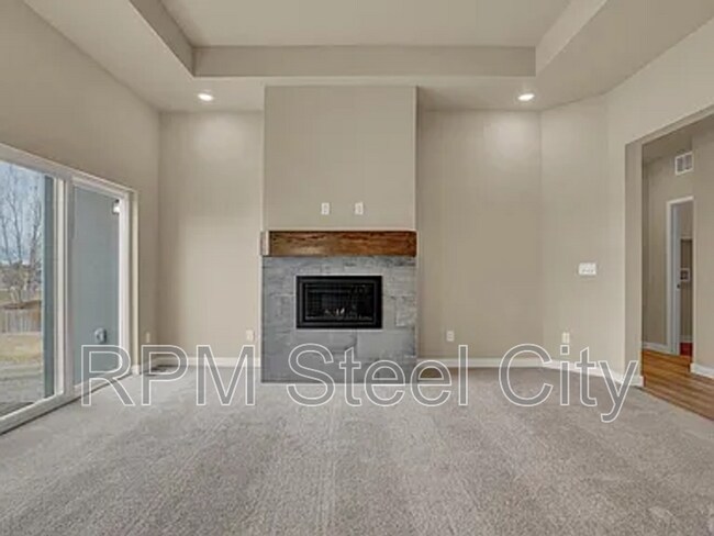 Building Photo - 753 S Laurue Dr