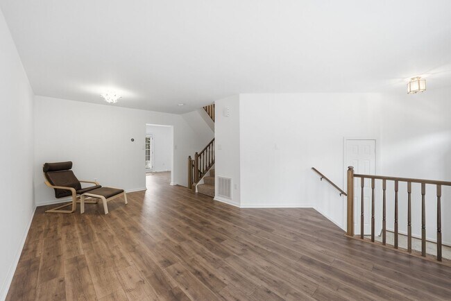 Building Photo - 46733 Woodmint Terrace