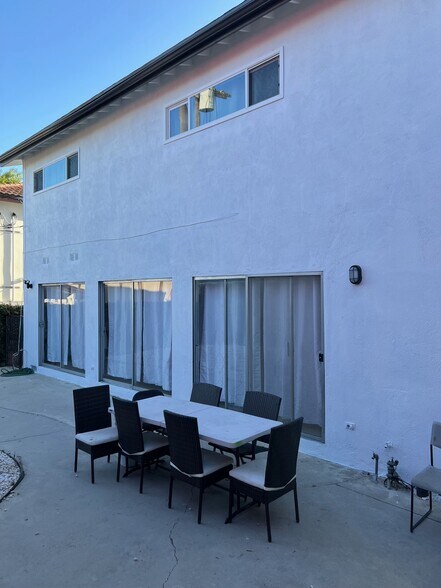 Building Photo - 6716 Ventura Canyon Ave