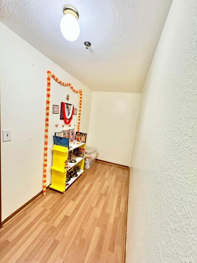 Building Photo - 367 Kristin Ct E