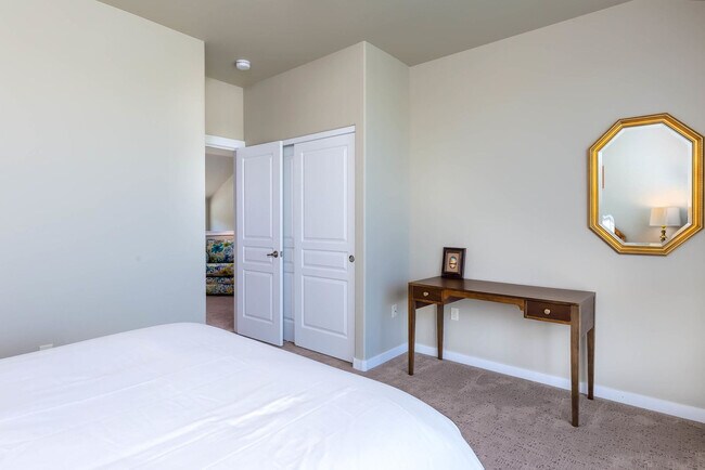 Building Photo - 10576 Village Loop