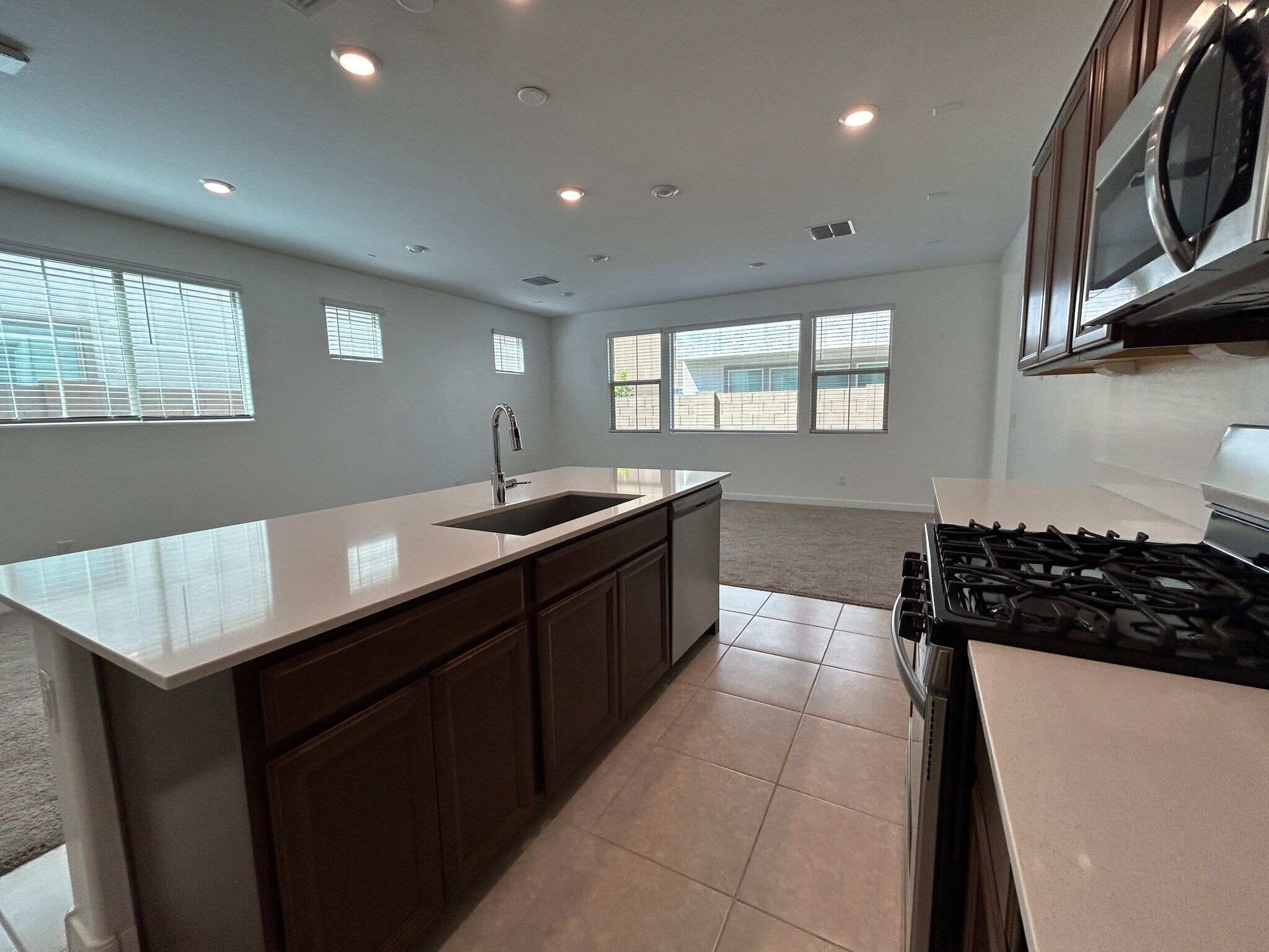 Building Photo - 1168 E Sabino Dr