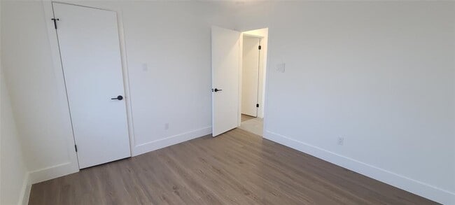 Building Photo - 1723 Lakeway Blvd