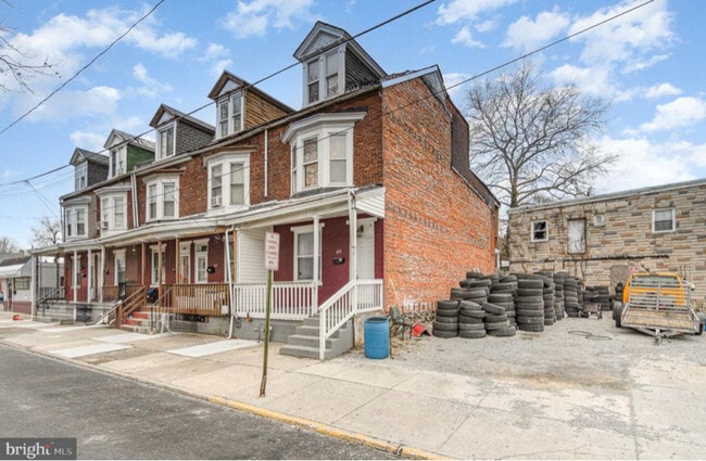 Primary Photo - 623 Wiconisco St