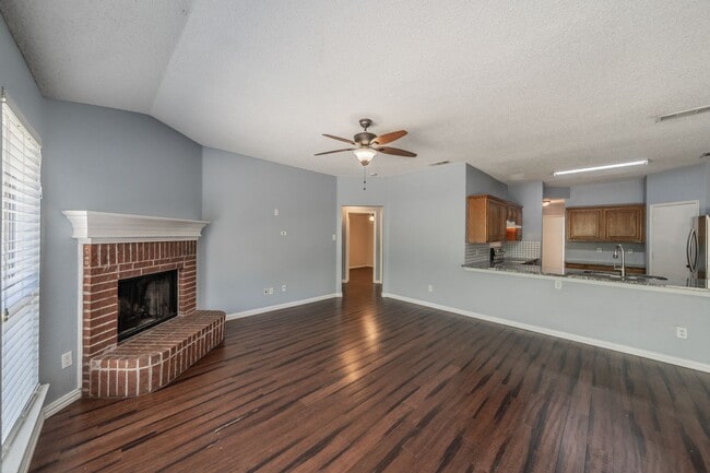 Building Photo - Spacious single-story 4-bedroom, 2-bath home in Arlington, Mansfield ISD