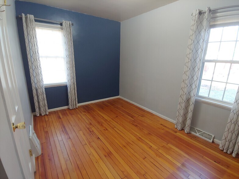 Second bedroom, viewed from door. - 7415 1st Ave S