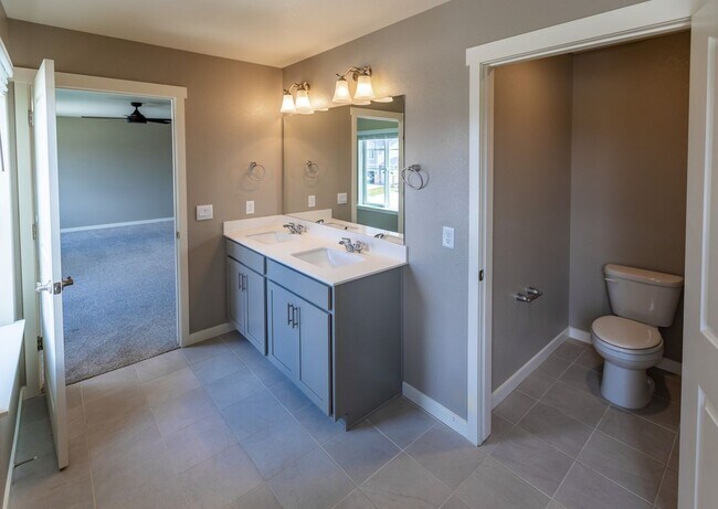 Building Photo - Stunning 4BR House in Berthoud