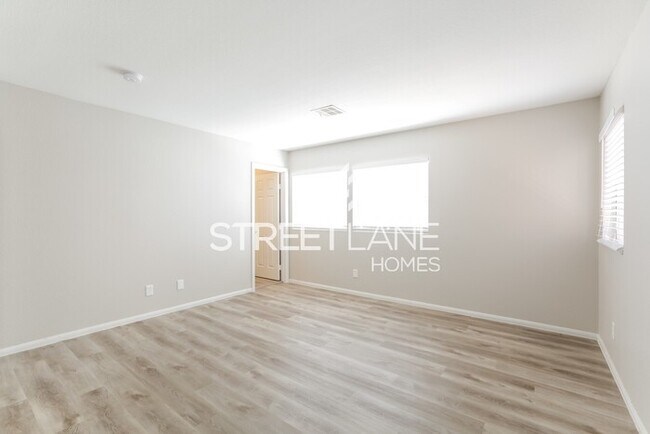 Building Photo - NOW OFFERING FIRST FULL MONTH FREE!