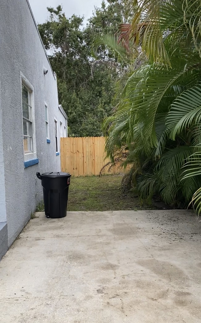 From Driveway to Front Yard - 735 27th Ave W