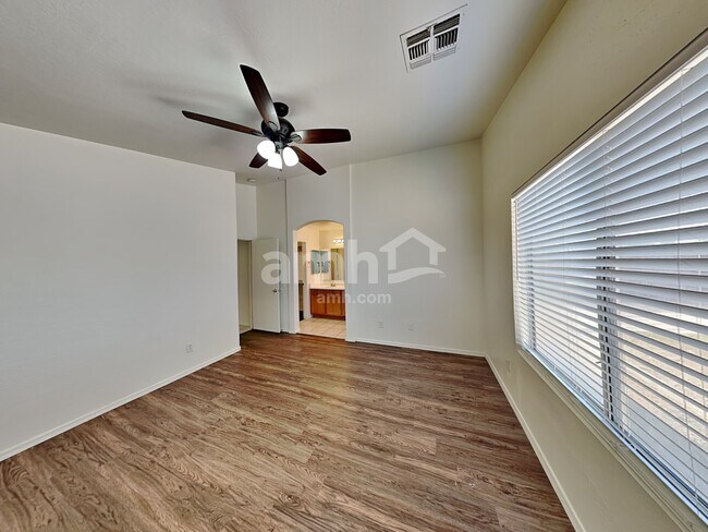 Building Photo - 11038 E Delta Ave