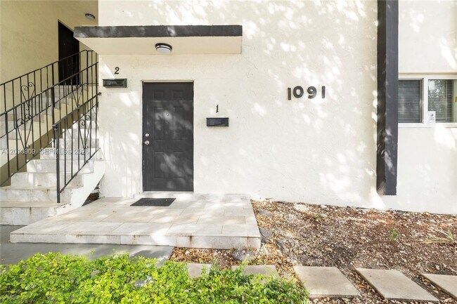 Building Photo - 1091 SW 4th St