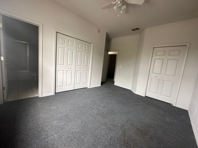 Building Photo - Spacious End-Unit Townhome Under Market Value – Freshly Updated & Prime Plant City Location