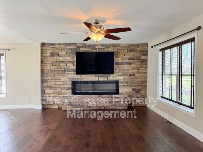 Building Photo - 1092 McGinnes Rd