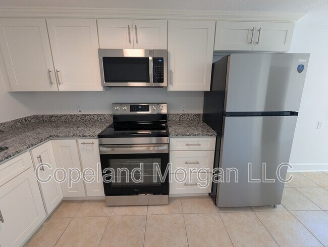 Building Photo - 2033 1/2 20th Street South