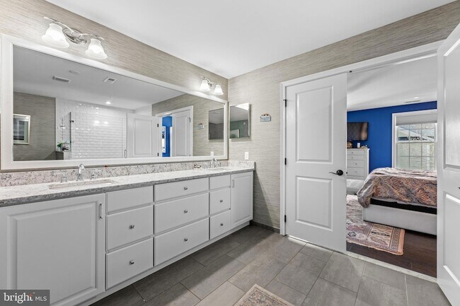 Building Photo - 407 Berlo Ln