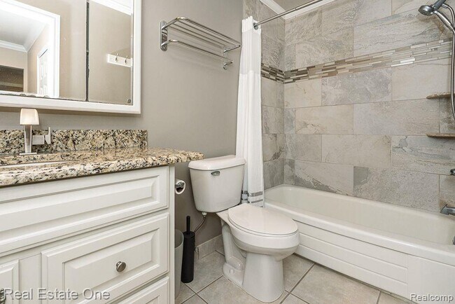 Building Photo - 803 Plate St