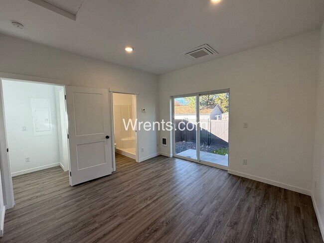 Building Photo - New Build Duplex