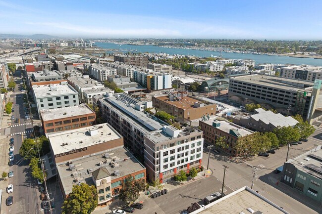 Building Photo - Refined Urban Condominium at Jack London S...