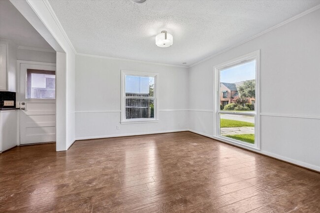 Building Photo - 3607 Blue Bonnet Blvd