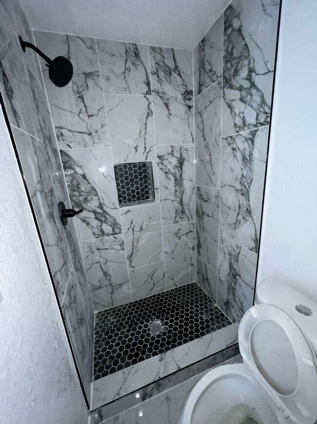 Building Photo - BEAUTIFUL HOME IN HOUSTON. MOVE IN READY!.