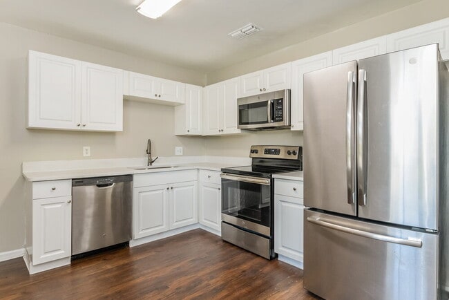 Building Photo - 718 Del Prado Dr