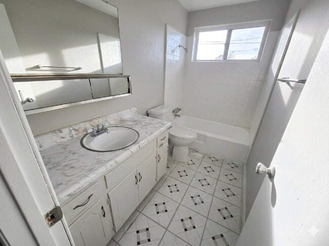 Building Photo - Upgrade Your Lifestyle, Not Your Budget – No Security Deposit Required!