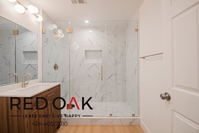 Building Photo - 6738 Independence Ave