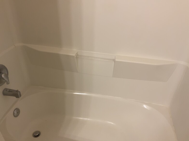 Building Photo - 625 Valley Meadows Dr NE