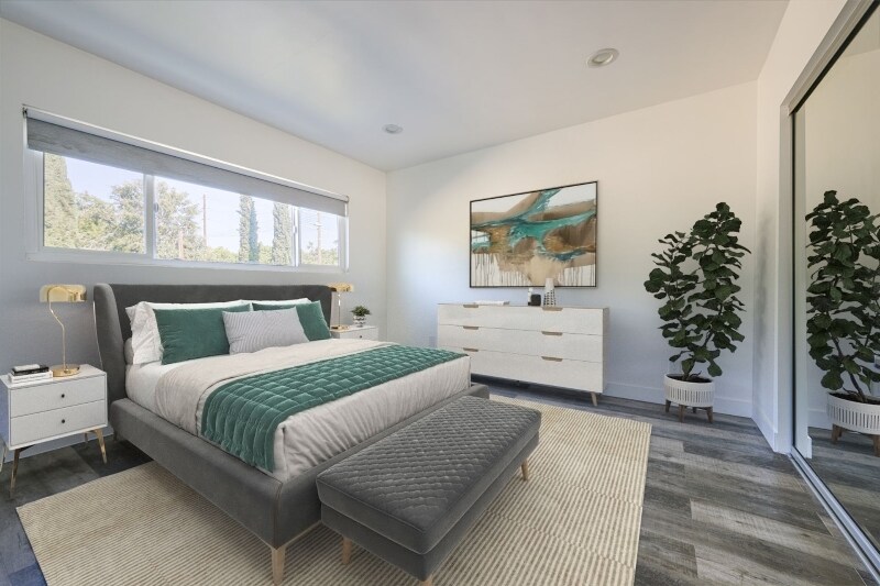 Building Photo - 1333 W 36th Pl