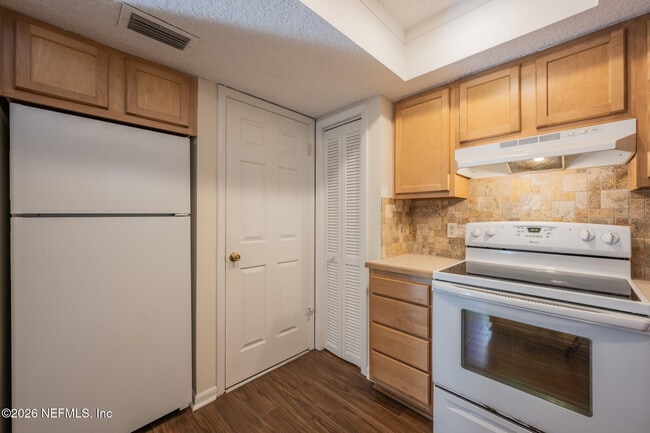 Building Photo - 597 Sturdivant Ave