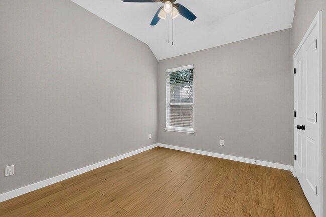 Building Photo - 3312 Glen Crest Ln