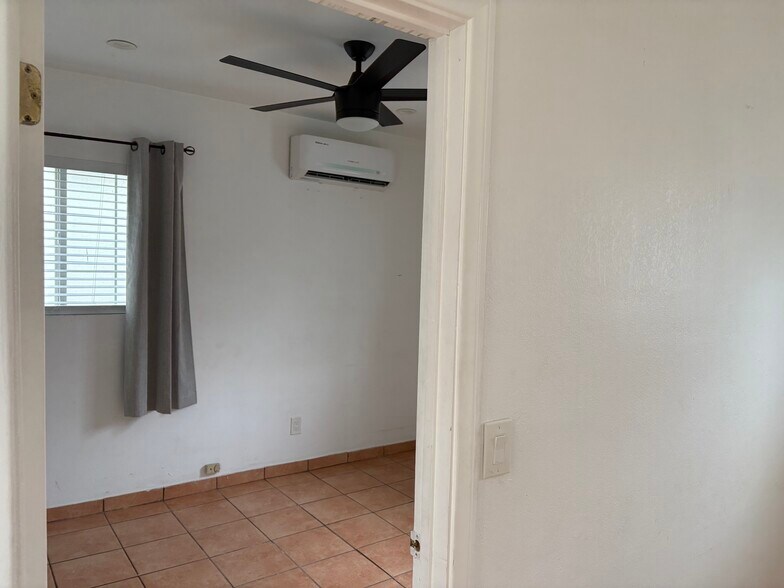 Bedroom - 3423 W 59th St