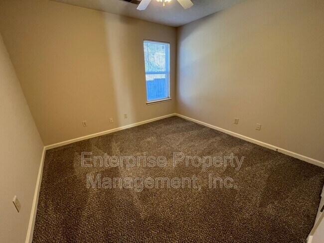 Building Photo - 1330 Siskin Dr