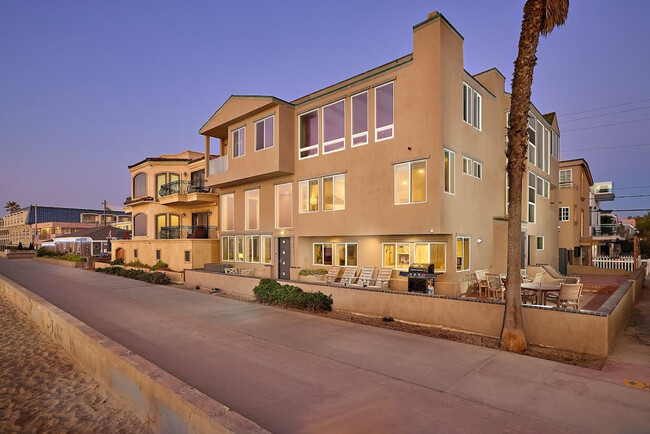 Building Photo - 3979 Ocean Front Walk