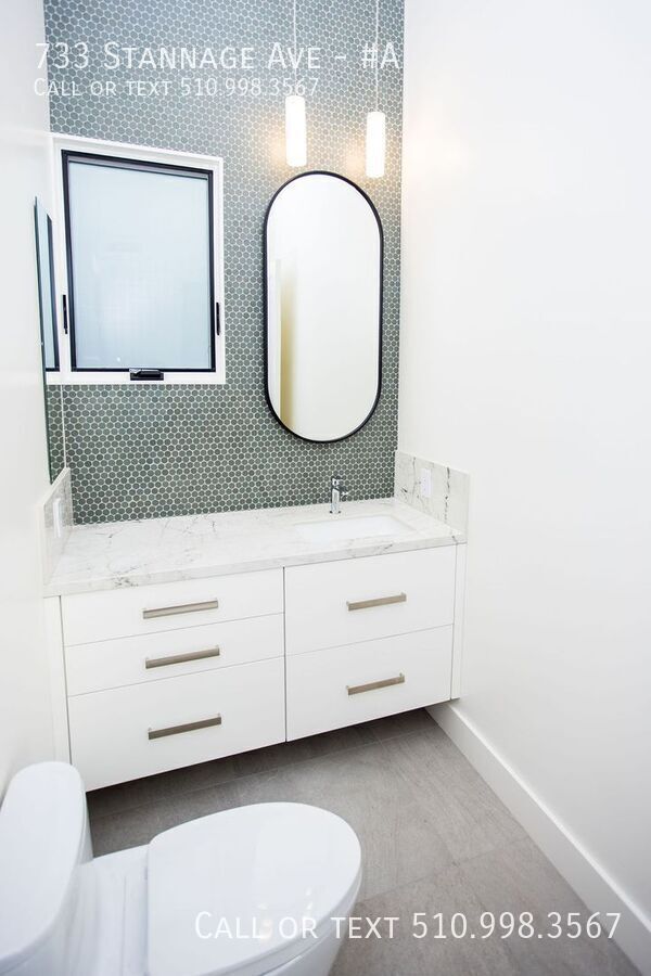 Building Photo - 733 Stannage Ave