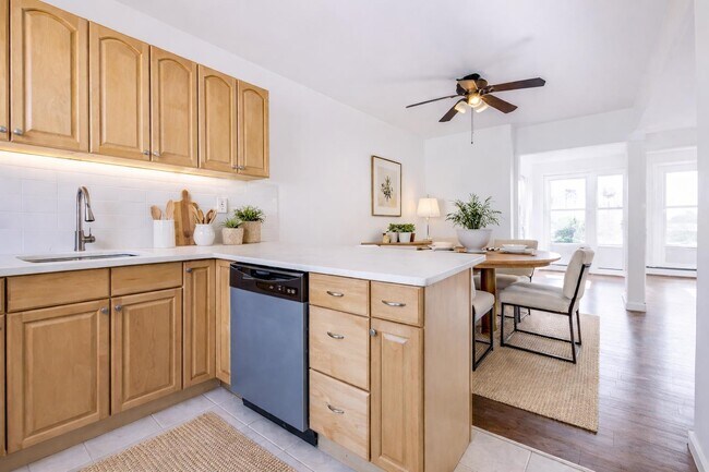 Building Photo - 145 Halladay St