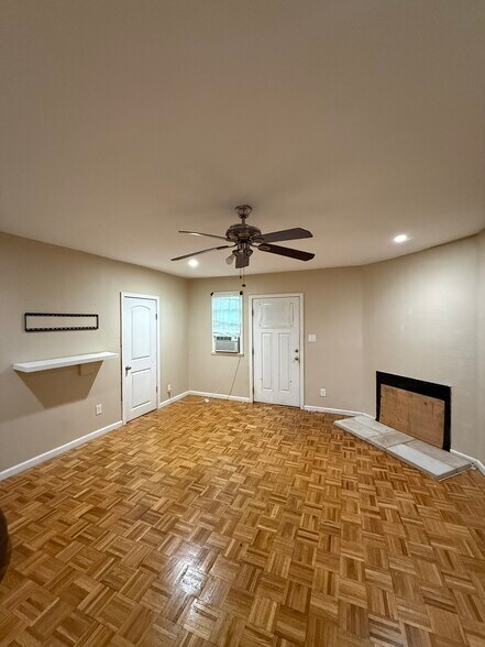Building Photo - 235 S Robin Rd